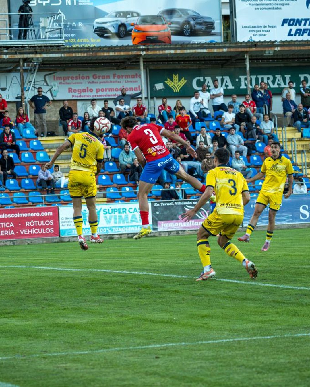 Joserra y Zarco firman en Pinilla la primera victoria del CD Teruel ante la AD Alcorcón (1-0)