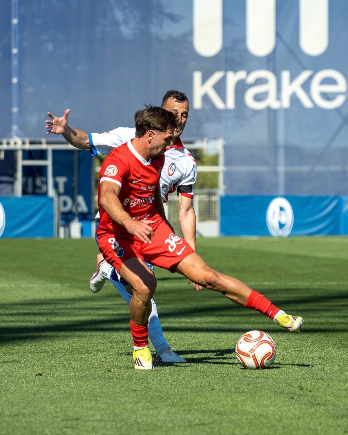 El CD Teruel cae ante el Rayo Majadahonda en un partido que volvió a decidirse a balón parado (2-0)